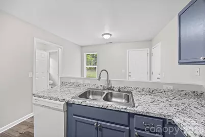 5194 Brooktree Drive, Charlotte, NC 28208 - Photo 8