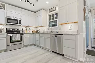 3304 Selwyn Farms Ln, Charlotte, NC 28209 - Photo 10