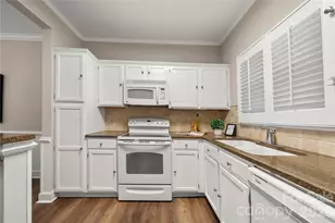 9717 Emerald Point Dr, Charlotte, NC 28278 - Photo 16