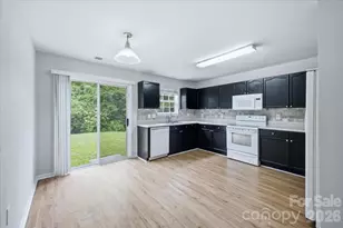 7143 Wandering Creek Dr, Charlotte, NC 28216 - Photo 14