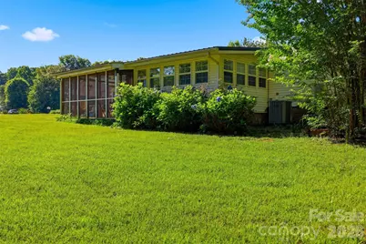 1604 Sugarfarm Road, Catawba, NC 28609 - Photo 10