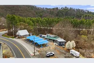 670 Oak Avenue, Spruce Pine, NC 28777 - Photo 2