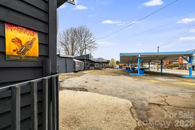 670 Oak Avenue, Spruce Pine, NC 28777 - Photo 34