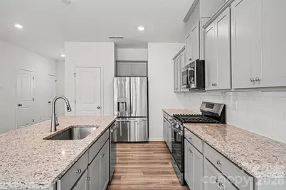 4035 Lawnview Drive, Charlotte, NC 28269 - Photo 10