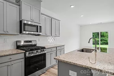 4035 Lawnview Drive, Charlotte, NC 28269 - Photo 8