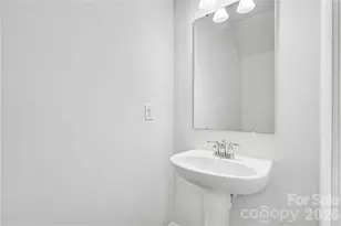 4035 Lawnview Dr, Charlotte, NC 28269 - Photo 14