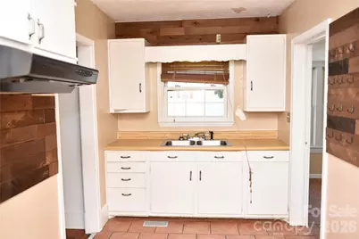 500 Godwin Avenue, Lumberton, NC 28358 - Photo 12