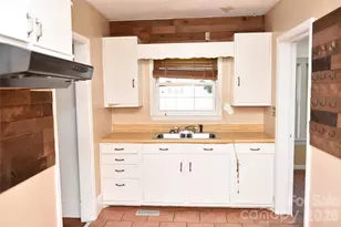 500 Godwin Ave, Lumberton, NC 28358 - Photo 12