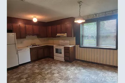 4028 Elizabeth Street, Hickory, NC 28601 - Photo 8