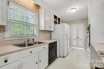2330 Wensley Drive, Charlotte, NC 28210 - Photo 8
