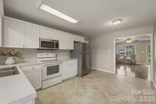 2523 26th Ave NE, Hickory, NC 28601 - Photo 10