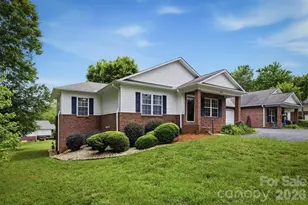2523 26th Ave NE, Hickory, NC 28601 - Photo 2