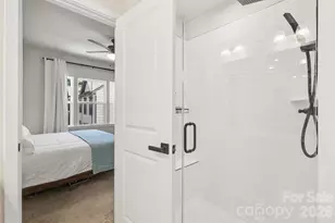 300 Twinflower Ln, Charlotte, NC 28205 - Photo 14