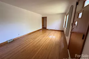 17 N Pershing Rd, Asheville, NC 28805 - Photo 8