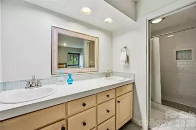2724 Huntingtowne Farms Lane, Charlotte, NC 28210 - Photo 14