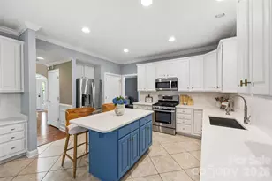 2832 Shady Reach Ln, Charlotte, NC 28214 - Photo 2