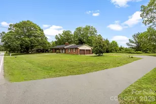 2829 Bettis Rd, Grover, NC 28073 - Photo 16