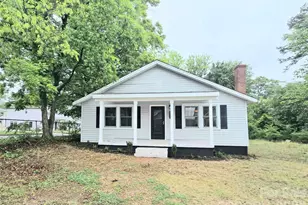 357 8th Ave Dr SW, Hickory, NC 28602 - Photo 2