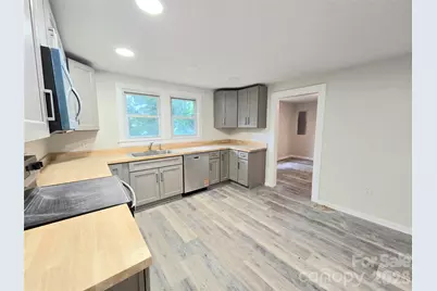 357 8th Avenue Drive SW, Hickory, NC 28602 - Photo 2