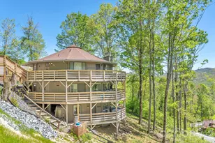 315 Timber Ridge Rd, Sugar Mountain, NC 28604 - Photo 2