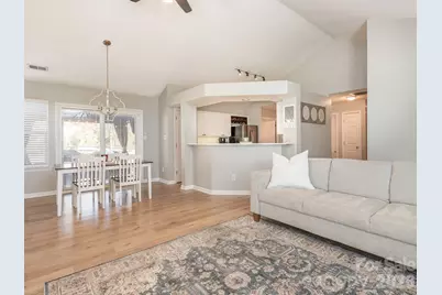 3930 Huntmeadow Drive, Charlotte, NC 28269 - Photo 16