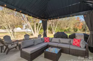 3930 Huntmeadow Dr, Charlotte, NC 28269 - Photo 40