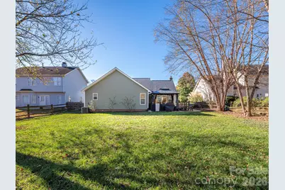 3930 Huntmeadow Drive, Charlotte, NC 28269 - Photo 6