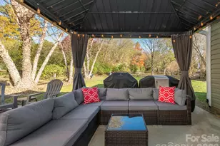 3930 Huntmeadow Dr, Charlotte, NC 28269 - Photo 38
