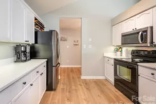 3930 Huntmeadow Dr, Charlotte, NC 28269 - Photo 20