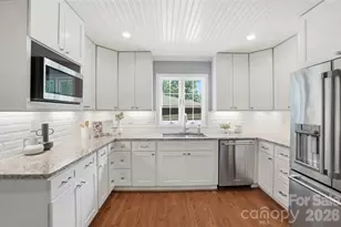 6535 Burlwood Rd, Charlotte, NC 28211 - Photo 16
