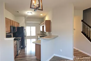 4613 Forestridge Commons Dr, Charlotte, NC 28269 - Photo 2