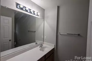 4613 Forestridge Commons Dr, Charlotte, NC 28269 - Photo 10