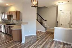 4613 Forestridge Commons Dr, Charlotte, NC 28269 - Photo 4