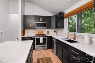 1634 Lumarka Dr, Charlotte, NC 28212 - Photo 10