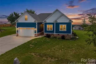 2725 Eagle Dr, Lincolnton, NC 28092 - Photo 2
