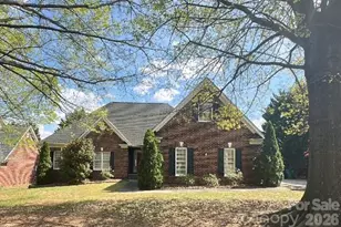 172 Eaglecrest Dr, Matthews, NC 28104 - Photo 1