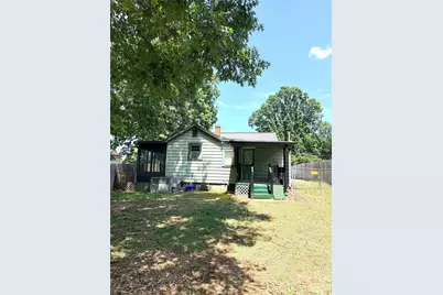 731 10th Street Boulevard NW, Hickory, NC 28601 - Photo 2