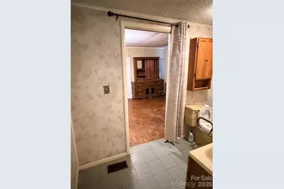 731 10th Street Boulevard NW, Hickory, NC 28601 - Photo 12