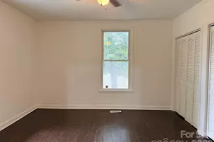 305 N Poplar St, Gastonia, NC 28054 - Photo 6