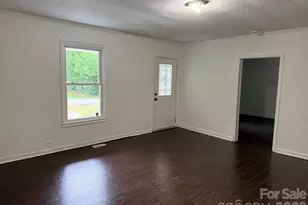 305 N Poplar St, Gastonia, NC 28054 - Photo 8