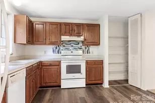 6534 Rollingridge Dr, Charlotte, NC 28211 - Photo 6