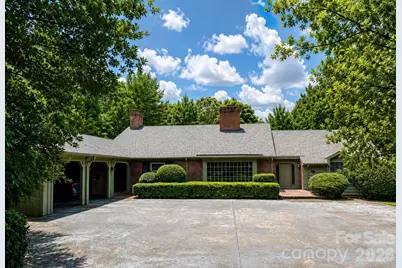 1811 5th Street NW, Hickory, NC 28601 - Photo 2