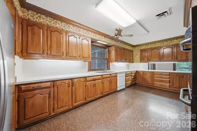 1811 5th Street NW, Hickory, NC 28601 - Photo 14