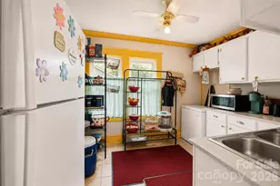 1302 Wilson W Lee Blvd, Statesville, NC 28677 - Photo 10
