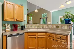 8411 Red Cypress Ct, Charlotte, NC 28216 - Photo 18