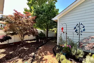 12422 Brenthaven Dr, Davidson, NC 28036 - Photo 4
