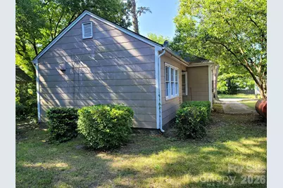 318 W Sixth Avenue, Gastonia, NC 28052 - Photo 2