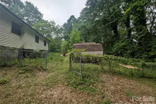 1218-B Essex St, Gastonia, NC 28052 - Photo 6
