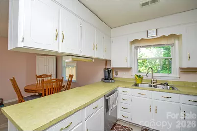 518 Vinecrest Drive, Matthews, NC 28105 - Photo 10