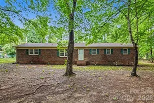 211 Lakeview Rd, Cherryville, NC 28021 - Photo 2